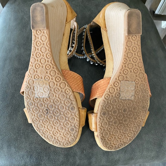 Wedge sandal - Picture 3 of 6